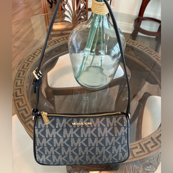 🖤💛MICHAEL KORS JET SET MONOGRAM POUCHETTE/SHOULDER BAG!🖤💛 - Picture 1 of 9